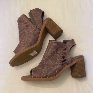 Women’s Size 10 open toe wedges from Buckle